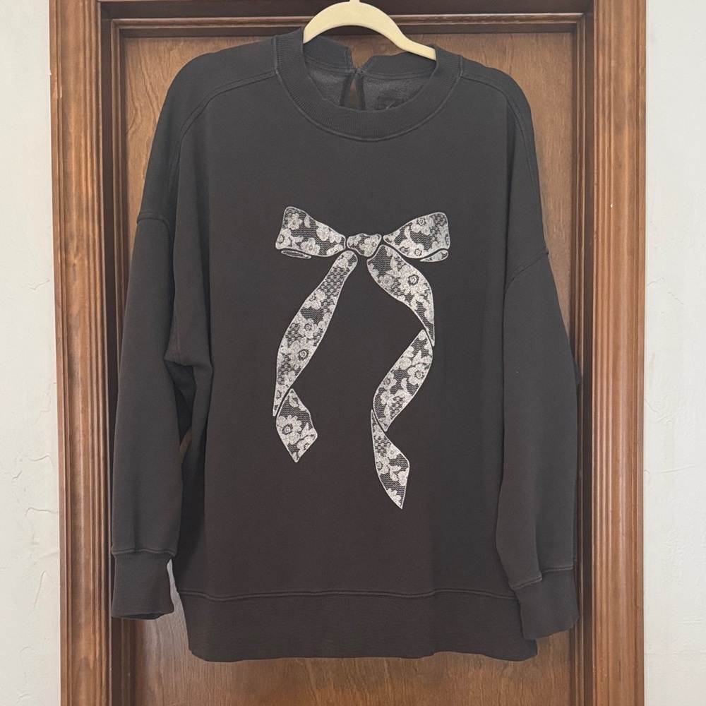 Aerie big chill bow graphic crew sweatshirt